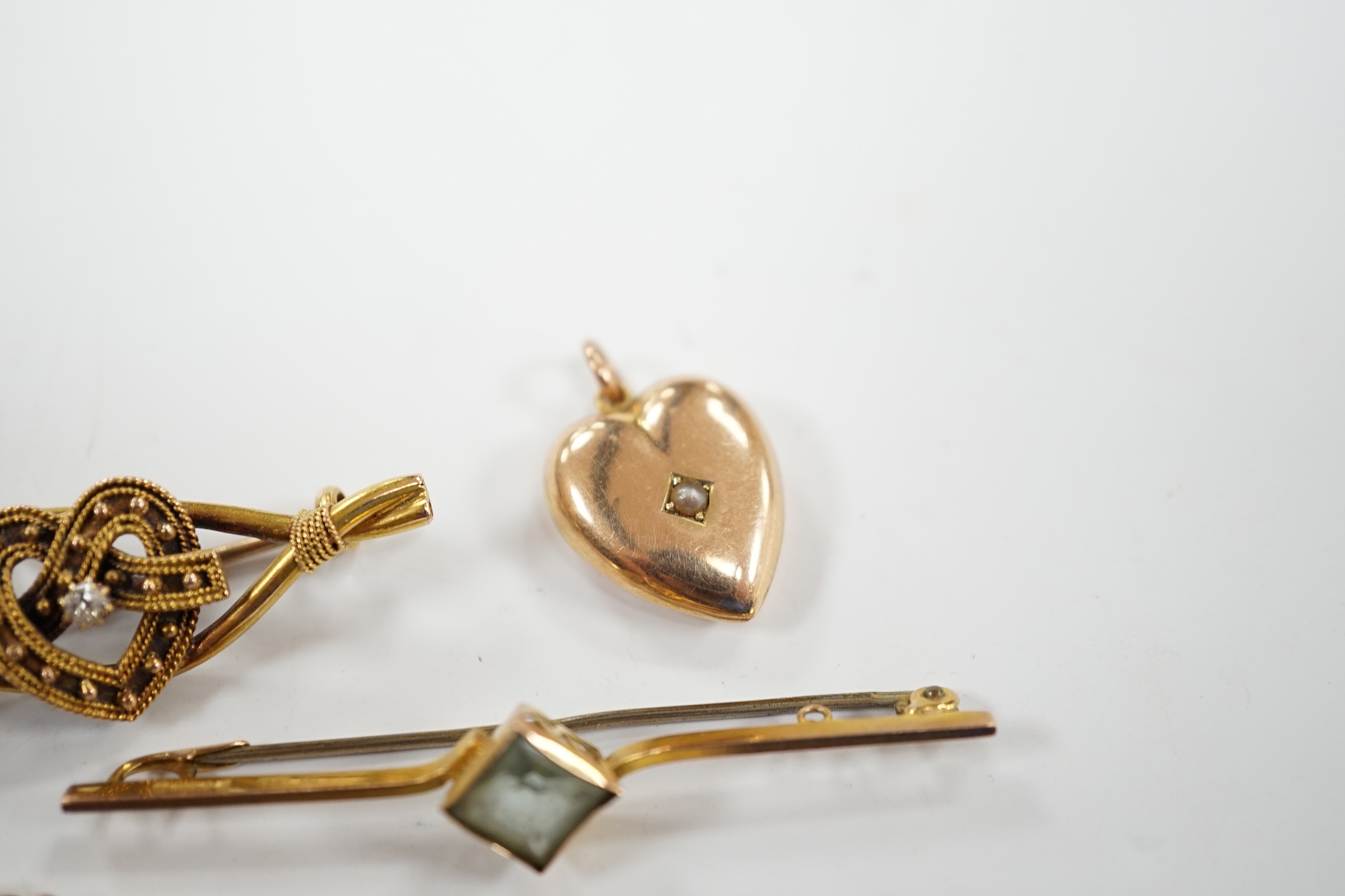 A 9ct chain, 42cm, a 15ct and diamond set heart shaped bar brooch, a 9ct and gem set bar brooch and a 9ct and seed pearl set heart shaped pendant.